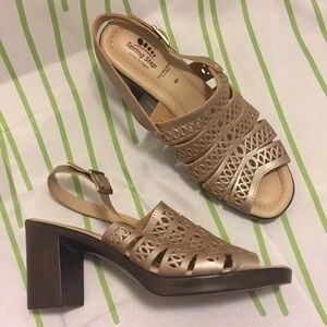 LAST CHANCE Open Toe Iridescent Metallic Chunky Heel Coastal Sandal Spring Step